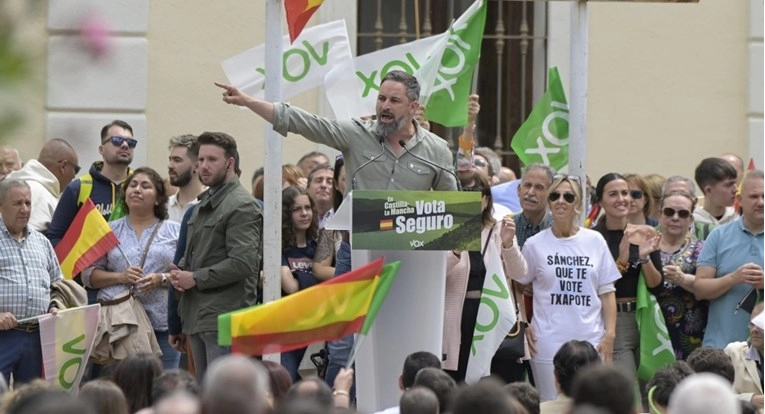 Španjolski desničari se posvađali oko migranata, pukla koalicija Voxa i PP-a
